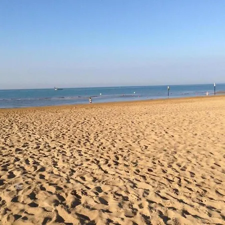Seaside Sunny With Solarium Apartment La Fagiana